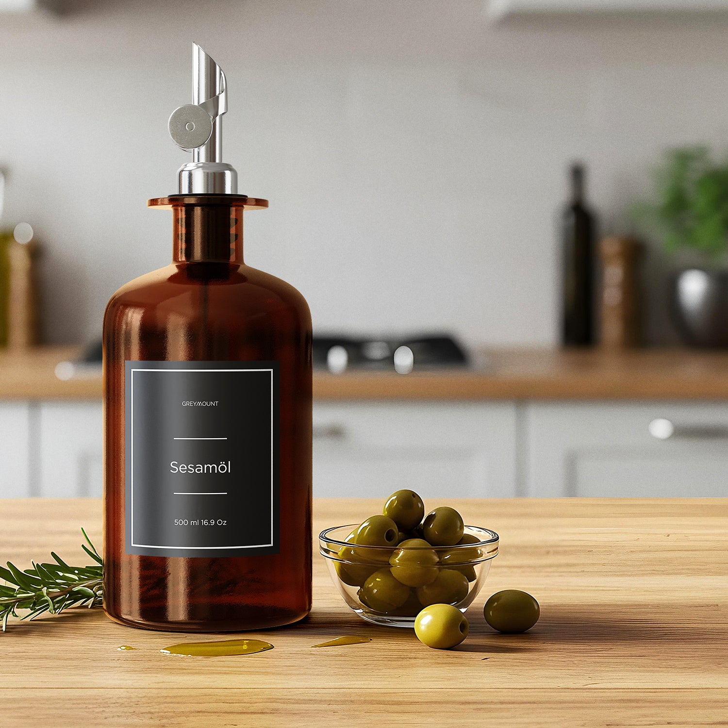 Ölflasche aus Braunglas mit Ausgießer Silber (Schwarz Etiketten, 500 ml)