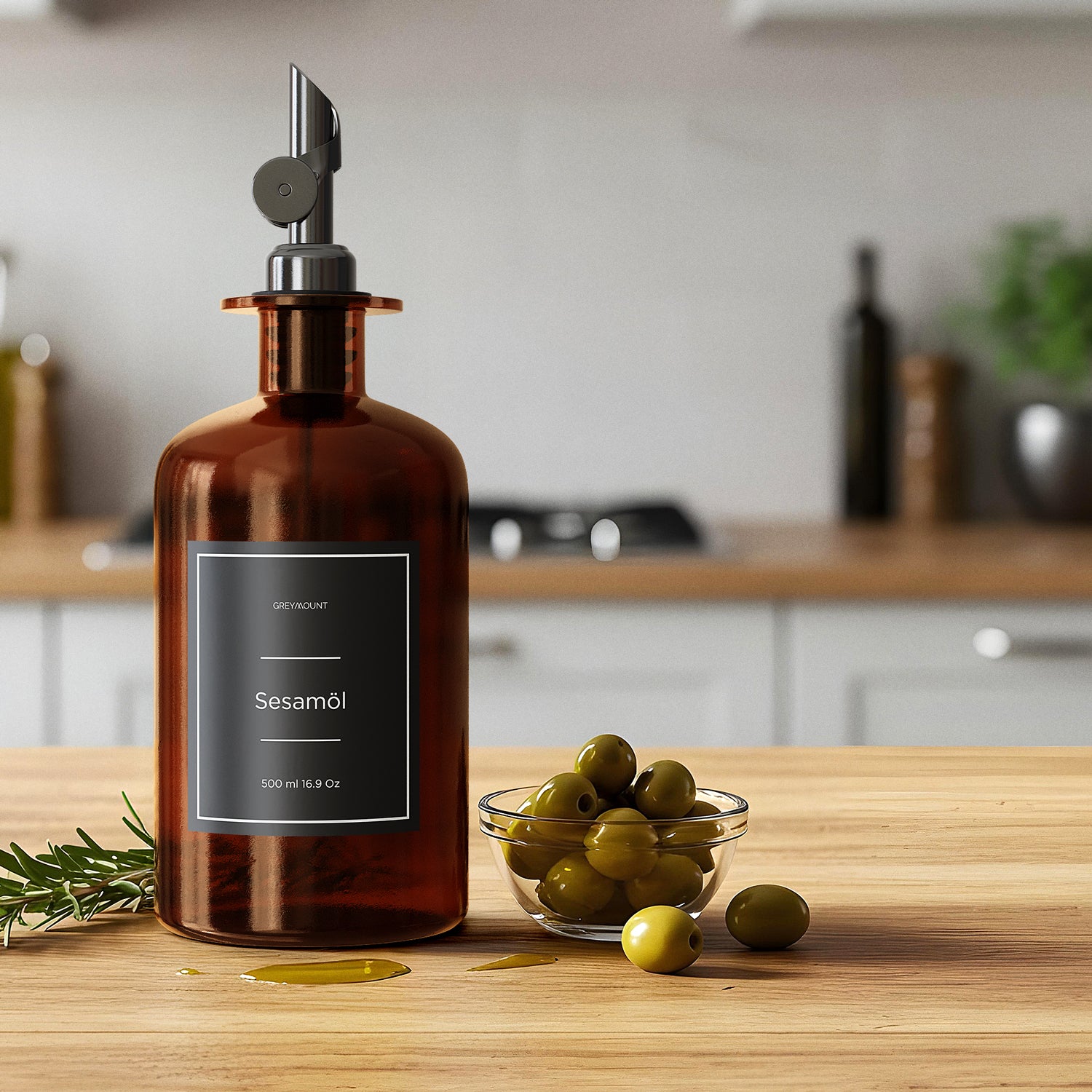 Ölflasche aus Braunglas mit Ausgießer Schwarz (Schwarz Etiketten, 500 ml)