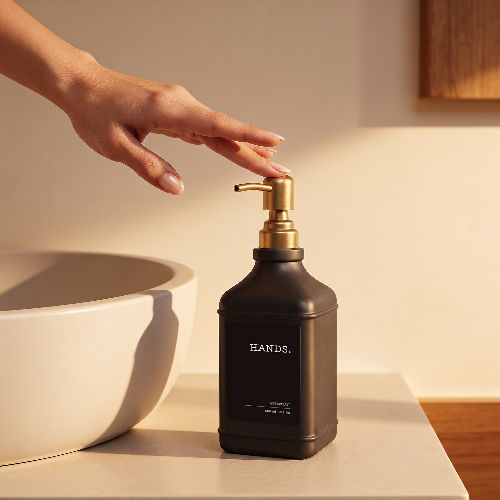 Seifenspender Schwarz mit Edelstahl Pumpe Gold (Schwarz Etiketten, 500ml)