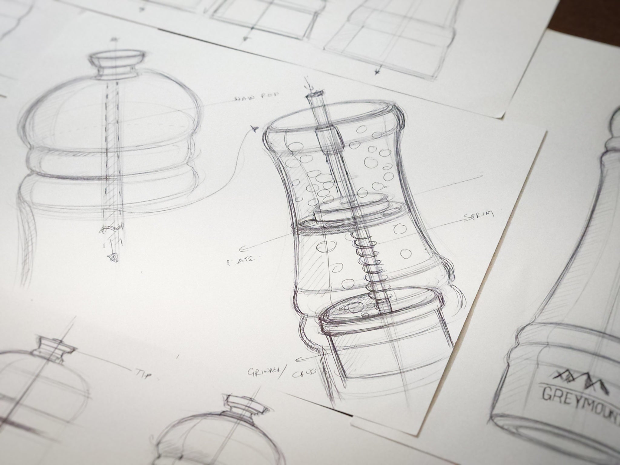 Skizze von Salz- und Pfeffermühlen in einzigartigem Design